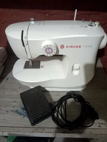 Máquina de costura singer 