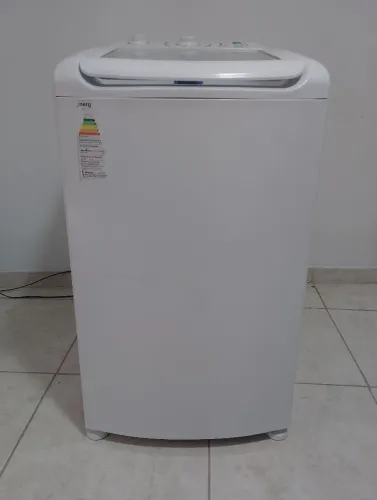 Máquina de lavar roupa, Eletrolux com capacidade de 8 kg