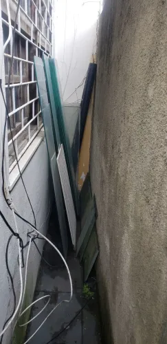 vendo prateleiras de vidro cada um por 100
