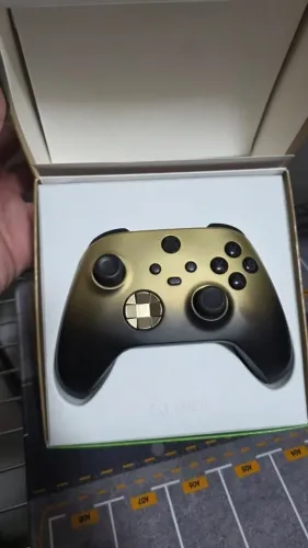 Controle Microsoft Xbox Series X|S Edição Especial Gold Shadow