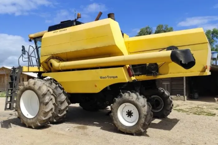 Colheitadeira New Holland TC5090