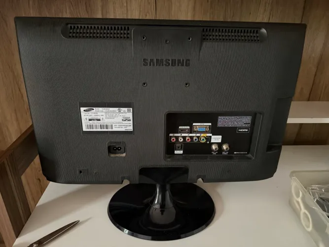 Monitor TV Samsung 21,5? LED Full HD (1920x1080), modelo T22B300