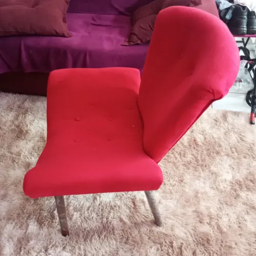 Vendo 2 poltronas vermelhas em ótimo estado.