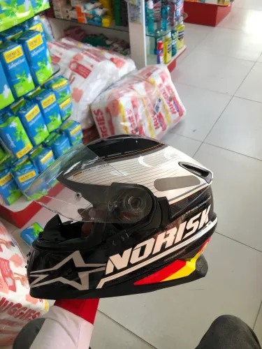Oportunidade capacete norisk semi novo