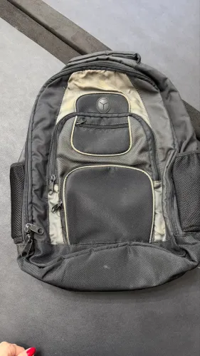 Mochila grande preta para notebook usada