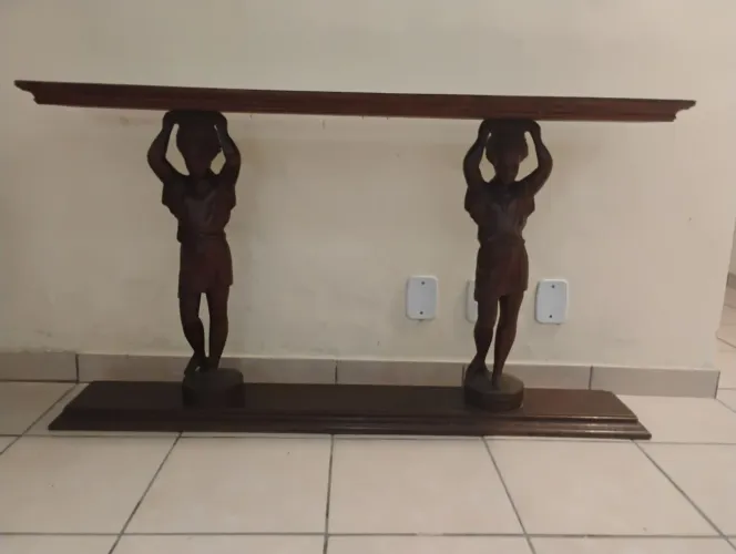 Aparador Antigo e/ou console divisor de ambientes.)