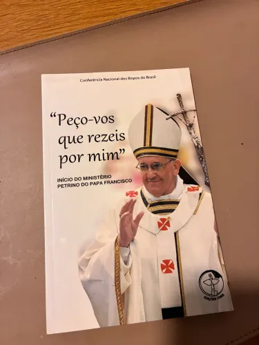 Livro :Peço que Rezeis Por Mim ? Papa Francisco 