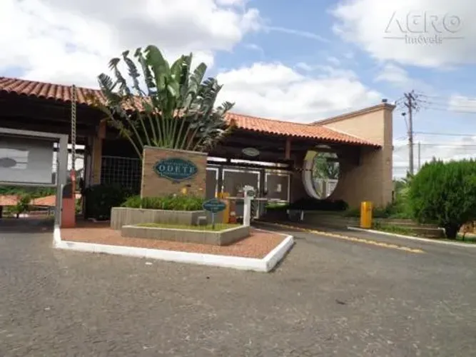 Casa no Condomínio Tavano