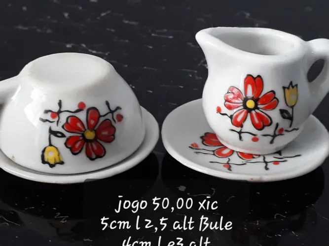 Miniaturas de porcelana com valores nas fotos