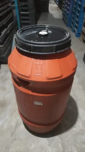 Bombona tambor de plastico de 240 litros usadas (11) 9.4730-9331 (Azeitona)