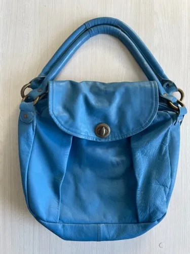 Bolsa azul em pelica (couro)