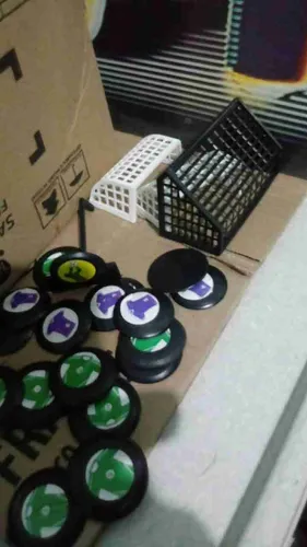 Futebol de botao, em pvc, jogo incompleto, bom estado.