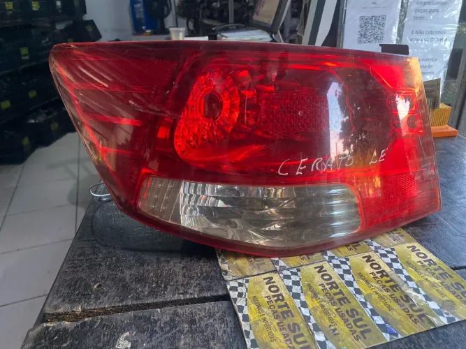 Lanterna  Kia Cerato L.E ( com detalhe )