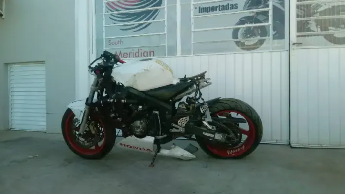 Sucata de moto para venda de peças Honda Cbr600Rr 2003 2004