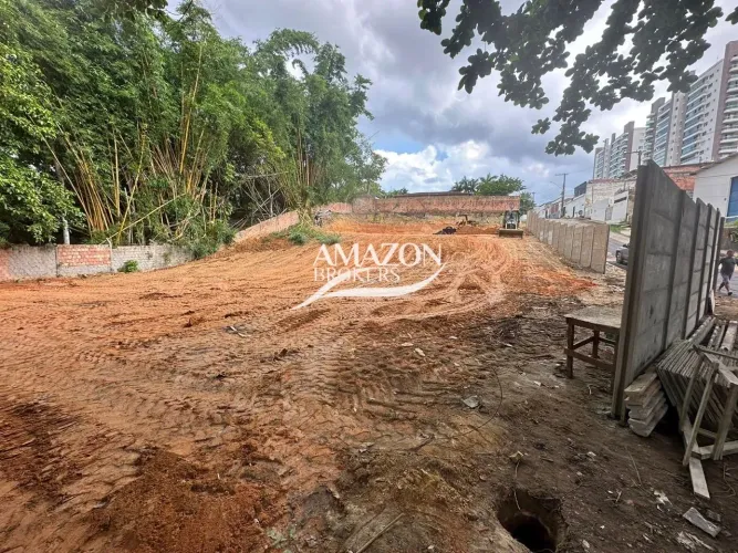 Aleixo - Terreno de 1.400 m2 - Vendo