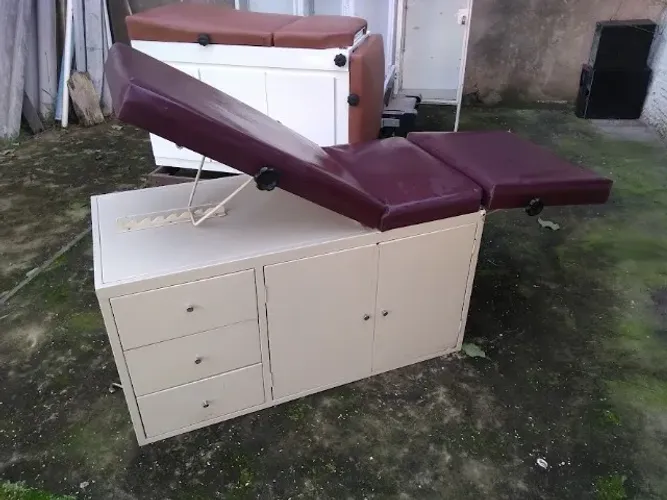 Mesa ginecológica e gabinete (somente venda)