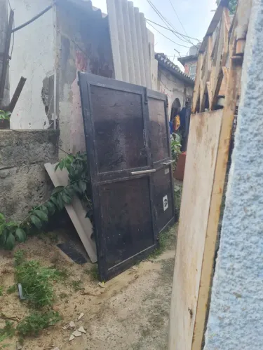 PORTÃO METALON E VIDRO