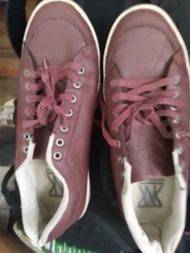 Lindo sapatenis  42 vinho