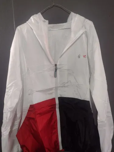 Jaqueta Lacoste - Estilo e Proteção!