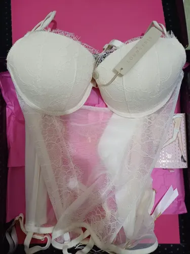 Corselet renda delicada na cor champanhe