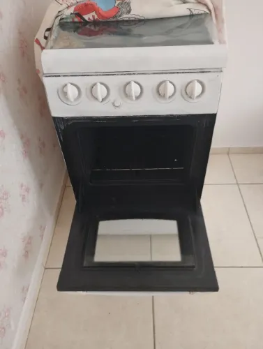 Fogão a gás 4 Bocas e forno bons por 350,00