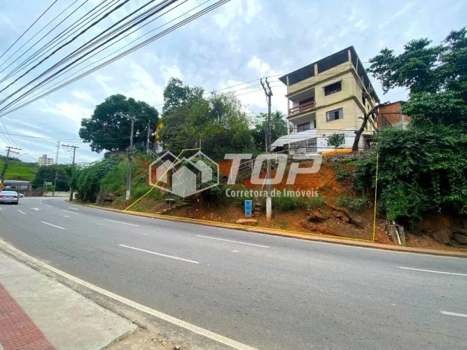 Prédio em terreno comercial no Parque Laranjeiras