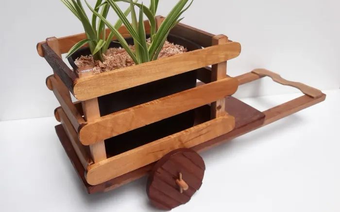 Lindo cachepô de mesa modelo carroça de fazenda