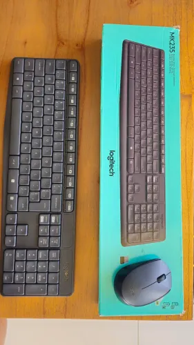 KIT TECLADO E MOUSE SEM FIO LOGITECH MK235<br>Na caixa <br><br>Pouco usado <br>180