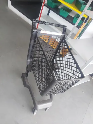 Carrinho plástico de compras só agente tem avista 950.00zap *