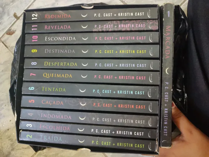 COLEÇÃO COMPLETA 2 BOX SÉRIE HOUSE OF NIGHT - 12 LIVROS