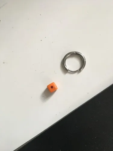 2 piercings dado e argola