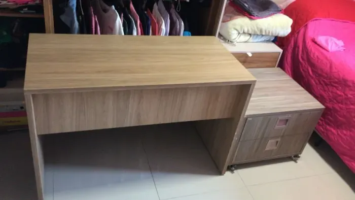 Mesa + gaveteiro para escritório