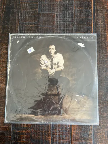 LP Julian Lennon Valotte