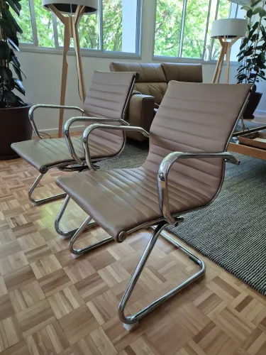 Par de Cadeiras tipo poltrona caramelo