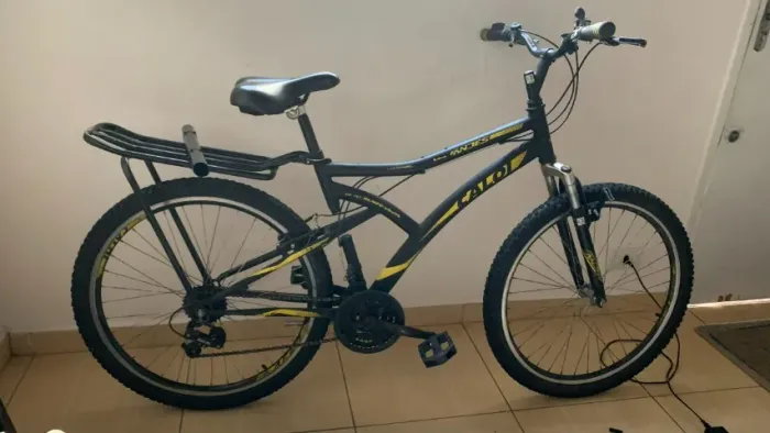 Bicicleta Caloi Andes - Aro 26 - Freio V-Brake - 21 Marchas usada com bagageiro