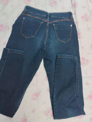 Calça jeans escuro, usada, tamanho 36, sem avarias, ótimo estado de conservação.