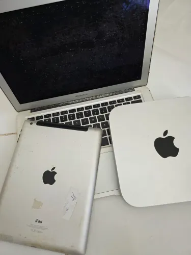 Sucatas de  MacBook Air,  mac mini e ipad 2