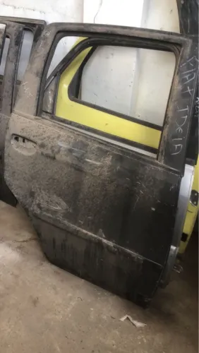W porta traseira direita da ideia