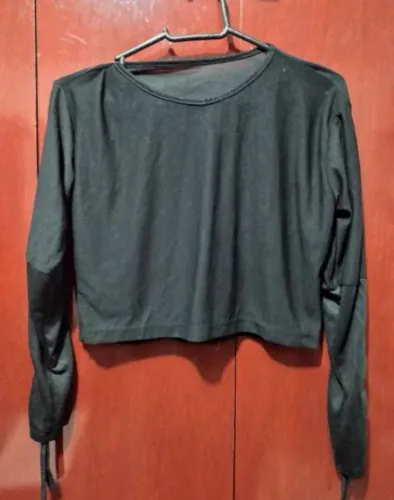 Cropped manga longa preto
