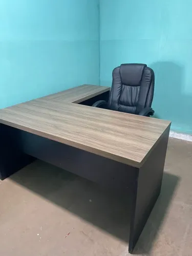 Mesa em L para Escritório com Cadeira Presidente 1.50x1.60 - LOJA IKONMIXOFFICE 