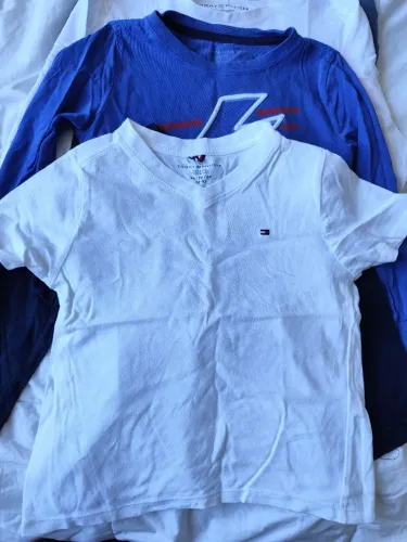 Vendo camisetas 4 ,5 anos Tony e gap