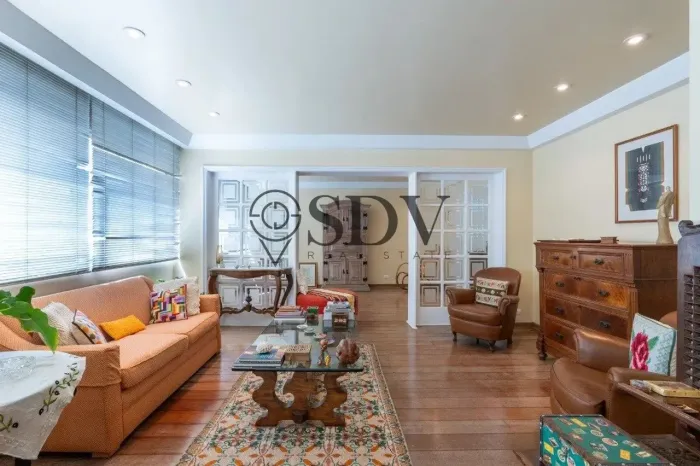 Apartamento à venda na Rua Oscar Freire, de 224m², 4 quartos - 2 suítes e 2 vagas