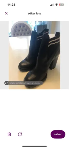 Bota de couro preta com detalhes