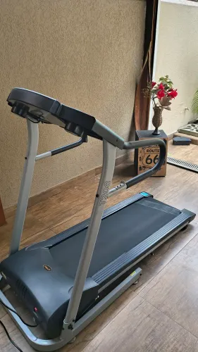 Esteira Treofitness T 208 retrátil prata