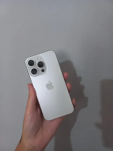 iPhone 15 Pro 128 GB - Titânio Natural + Carregador Original