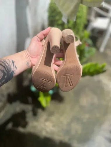 Sandália Salto Alto Bege