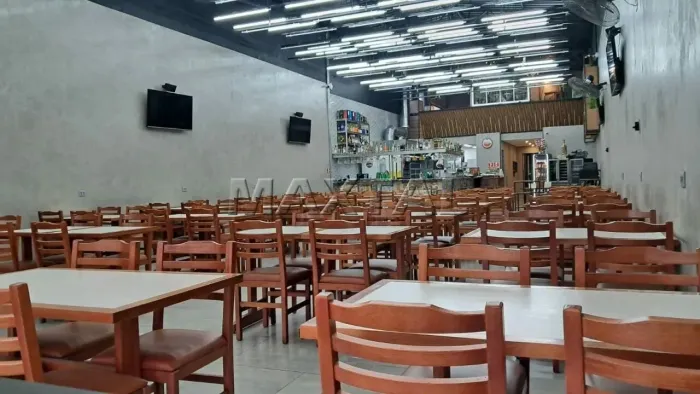 Casa Comercial com 250m², todo em piso frio, com 160 lugares, cozinha moderna, câmara fria