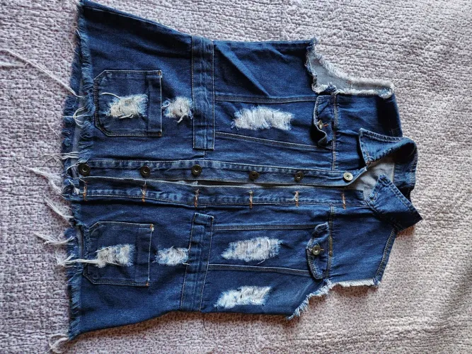 Colete Jeans Destroyed Feminino - Estilo e Atitude