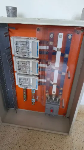Quadro Elétrico 60x80 cm, Recepção e Distribuição de Energia, Entrada 125A, com 03 Saídas 