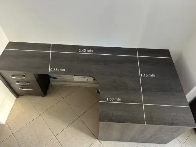 Mesa escritório sem gaveteiro - Tampo 25mm - Muito nova (1 und disponível)